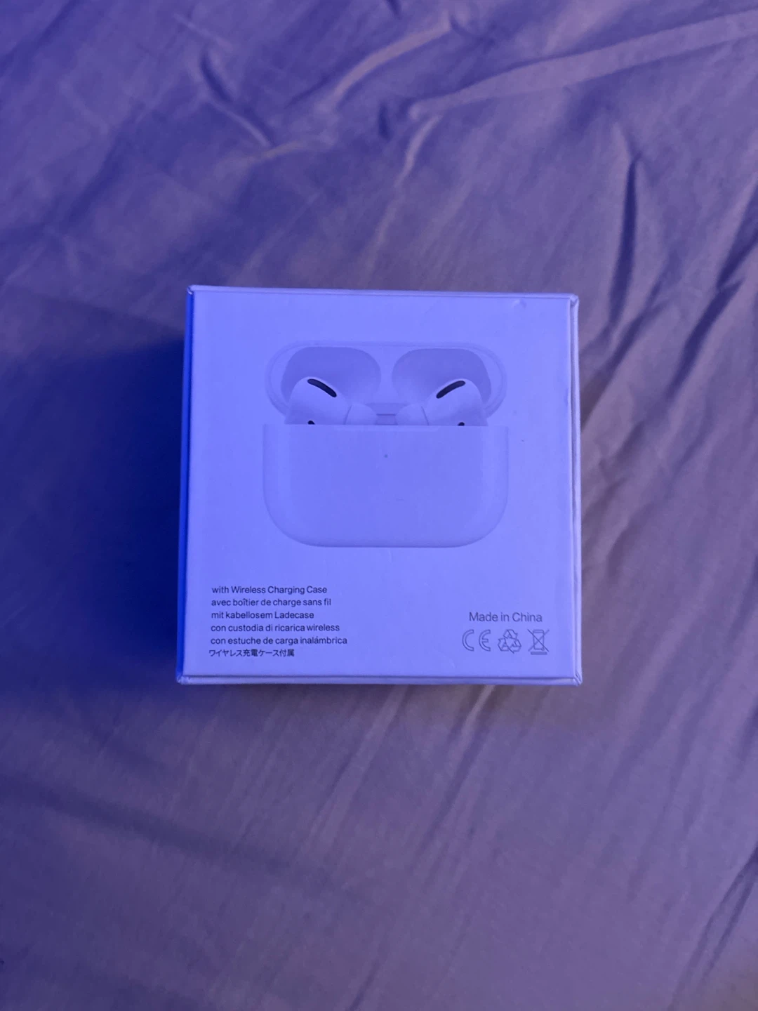 Apple AirPods Pro with Wireless Charging Case - photo 2