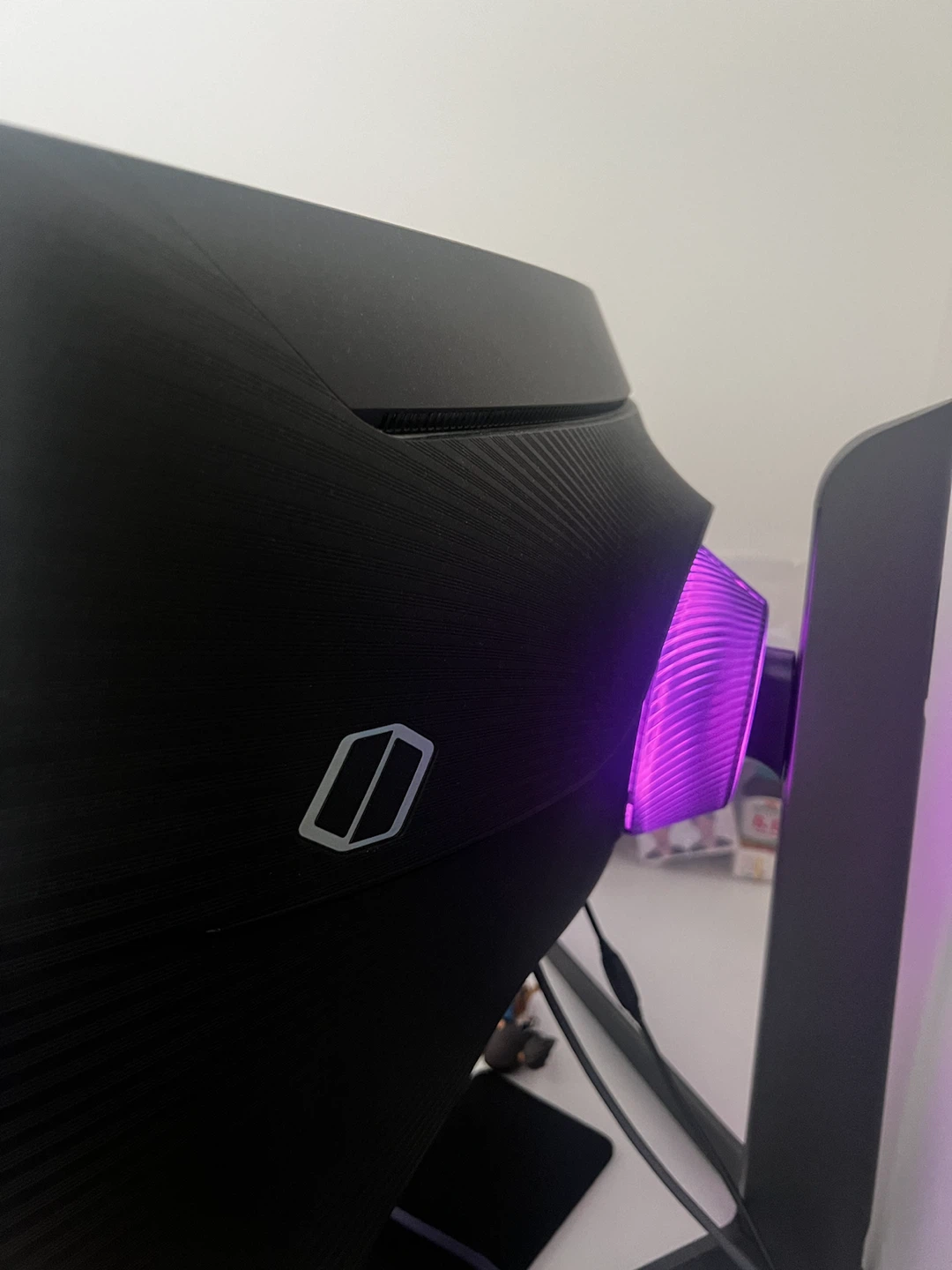 Samsung Odyssey G7 27" QHD Gaming Monitor - photo 3