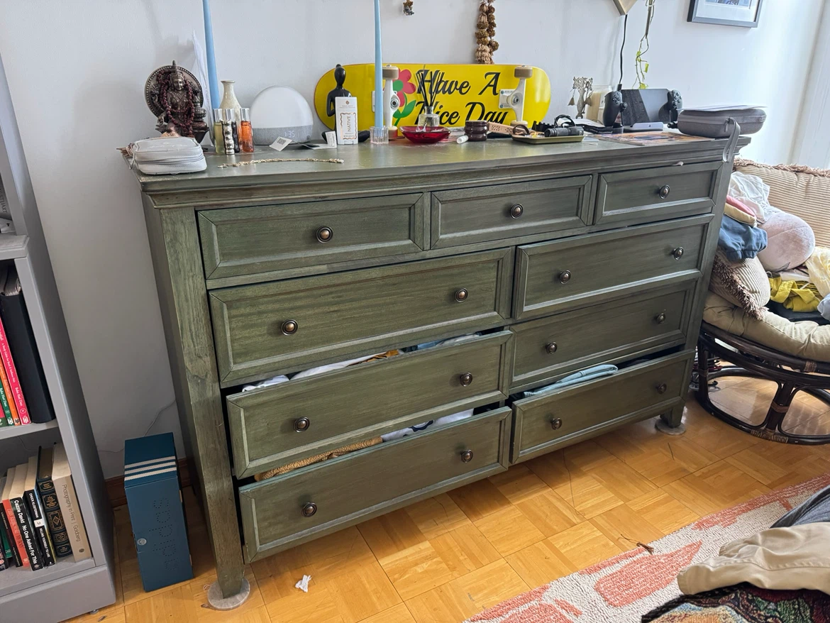 Green 8-Drawer Dresser