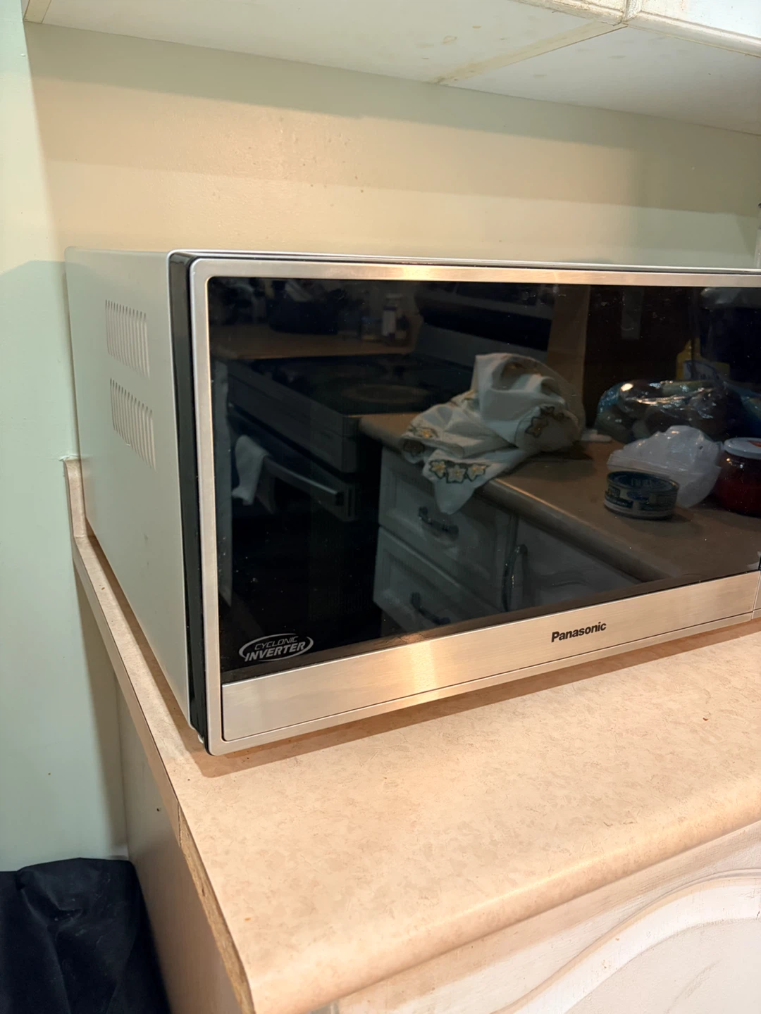 Panasonic Inverter Microwave – Excellent Condition - photo 3