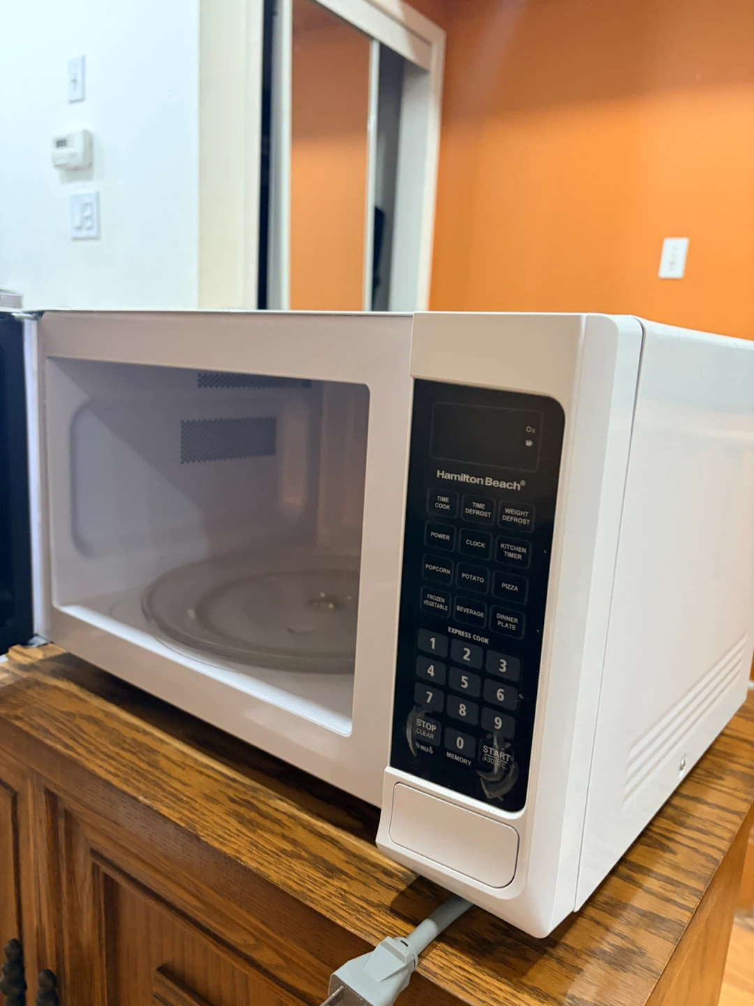 Hamilton Beach Microwave Oven - photo 3