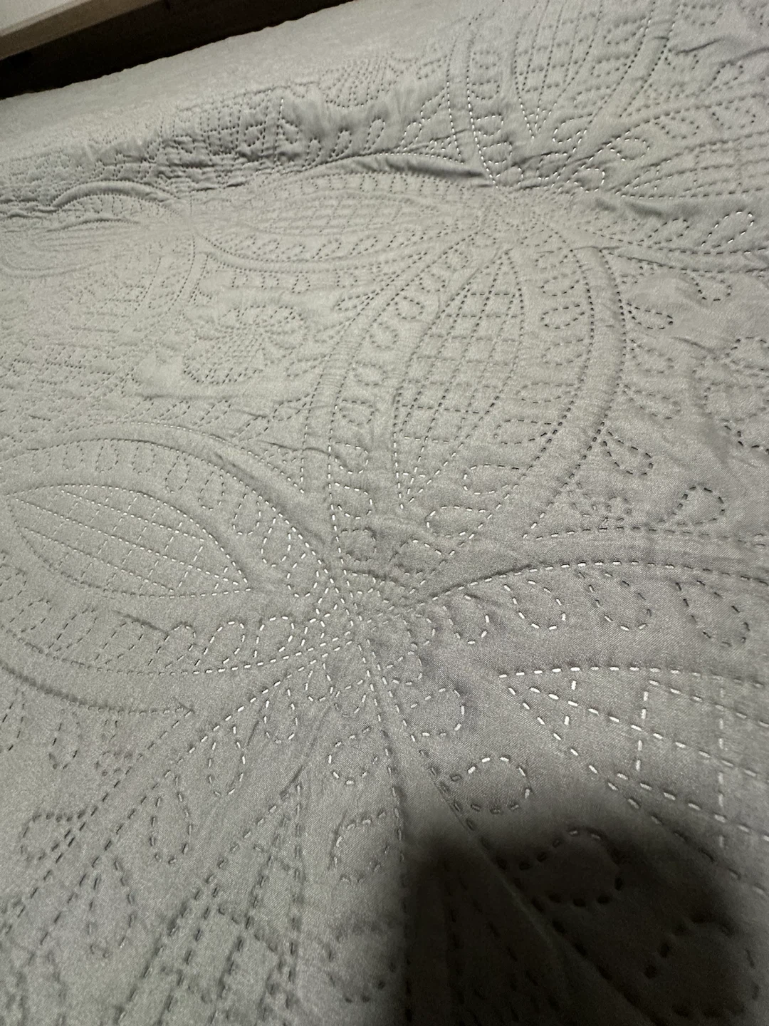 Queen Size Quilted Bedspread - photo 3