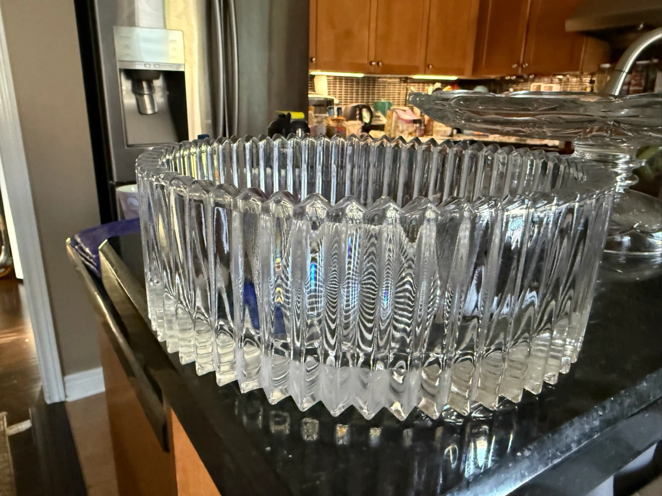 Clear glass serving bowl - photo 2