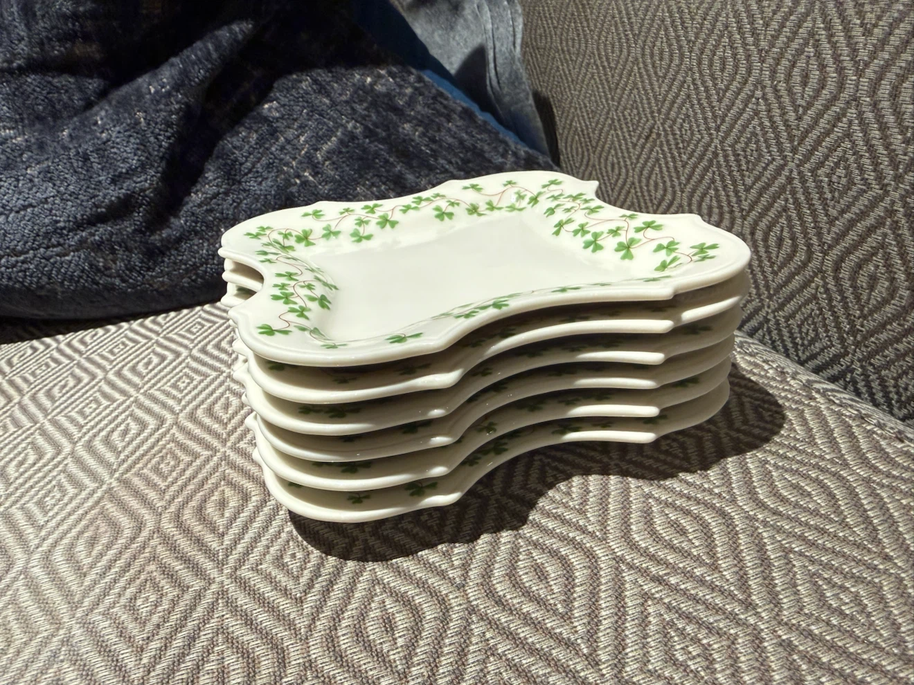 Set of 6 Shamrock Plates and 1 Mug - photo 2