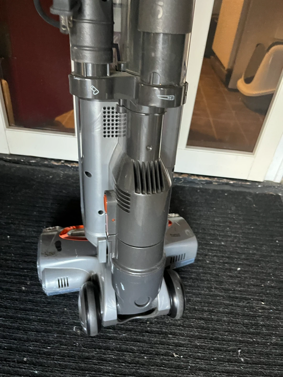 Shark Vacuum Cleaner - photo 3