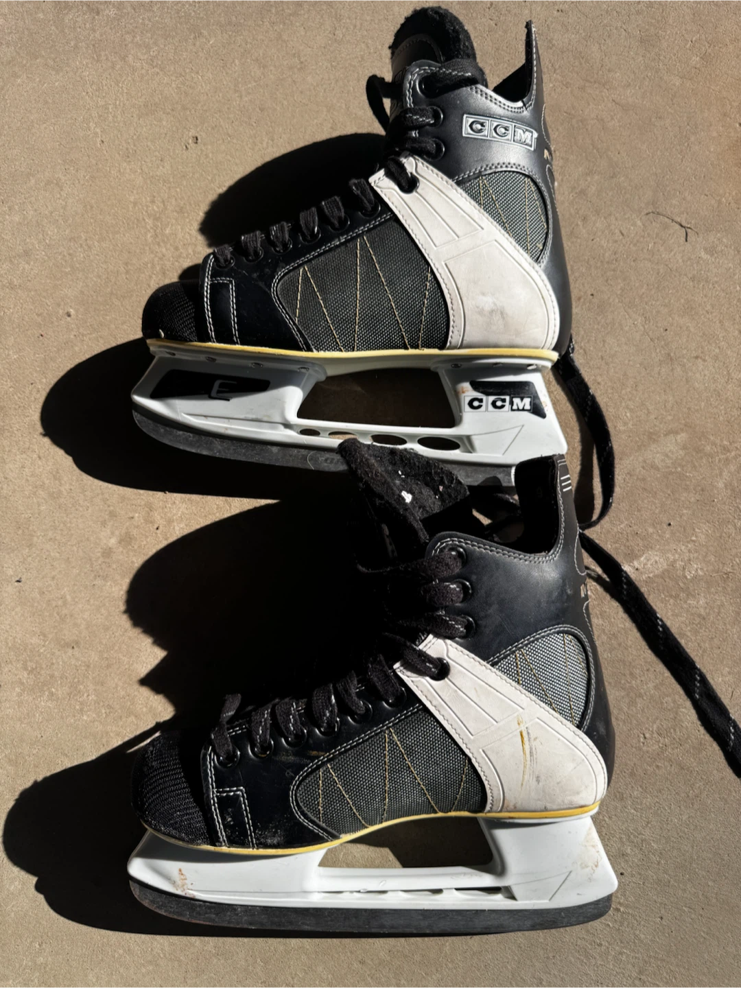 CCM Hockey Skates - photo 2