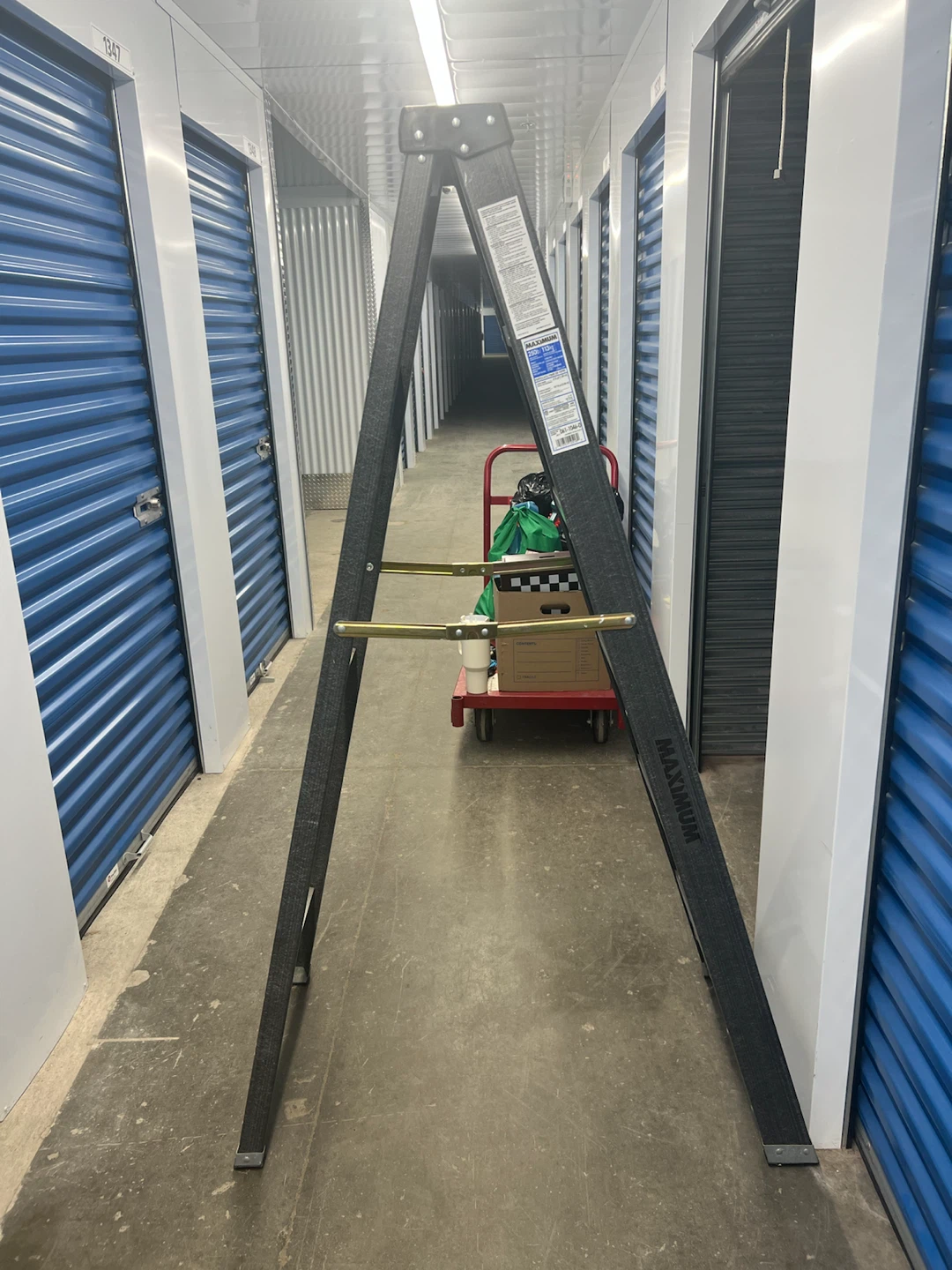 MAXIMUM Fibreglass Step Ladder – 250 lb Capacity - photo 2