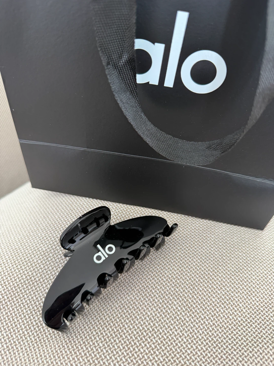 ALO Yoga Black Claw Clip
