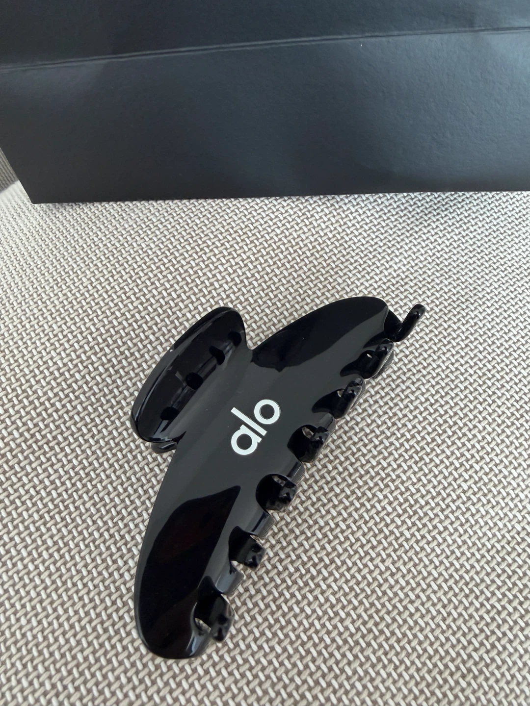 ALO Yoga Black Claw Clip - photo 2