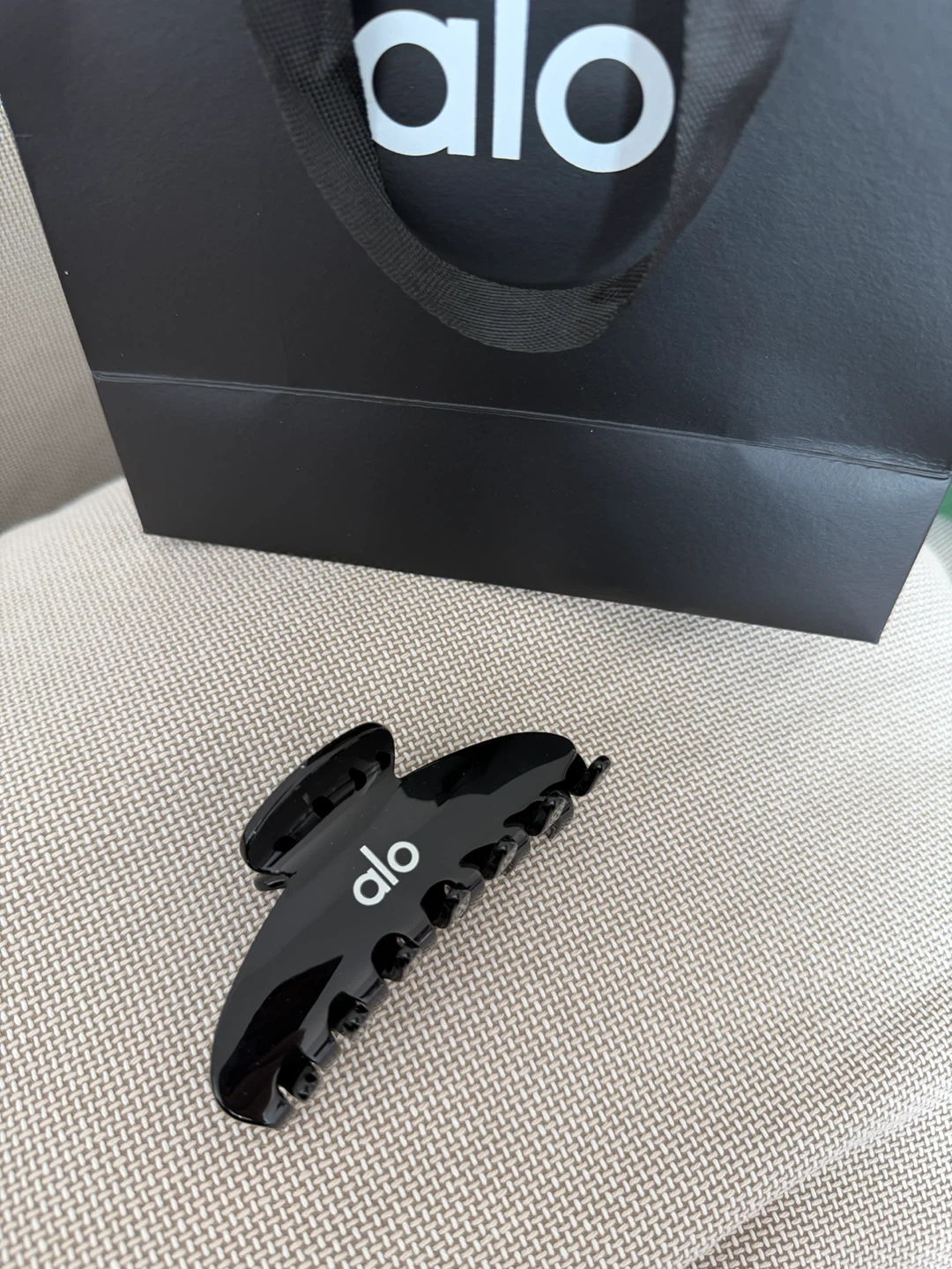 ALO Yoga Black Claw Clip - photo 4