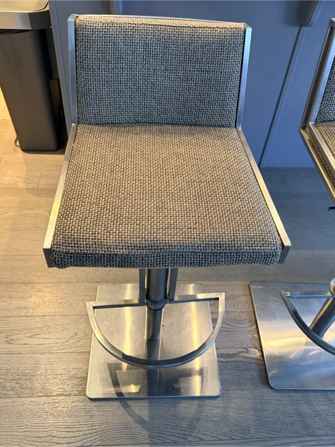 Set of 3 Modern Bar Stools - photo 3