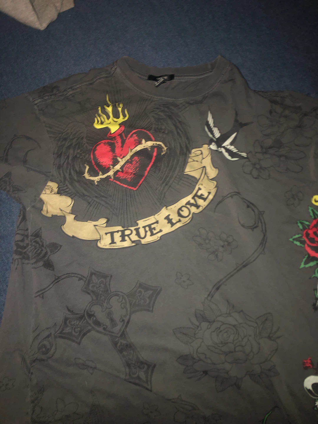Forever 21 "True Love" Graphic T-Shirt - Grey - Small