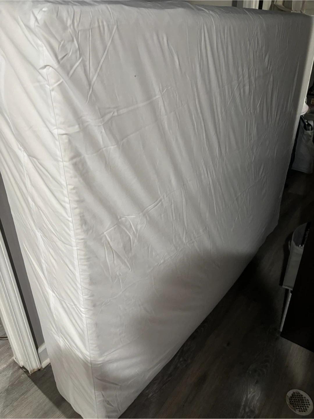 New Queen composite foam mattress &new White Mattress Protector