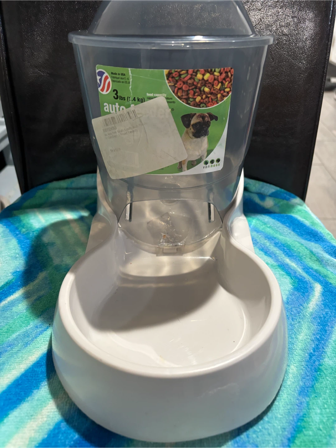 Free with furniture purchase vanness 3 lbs Automatic Pet Feeder