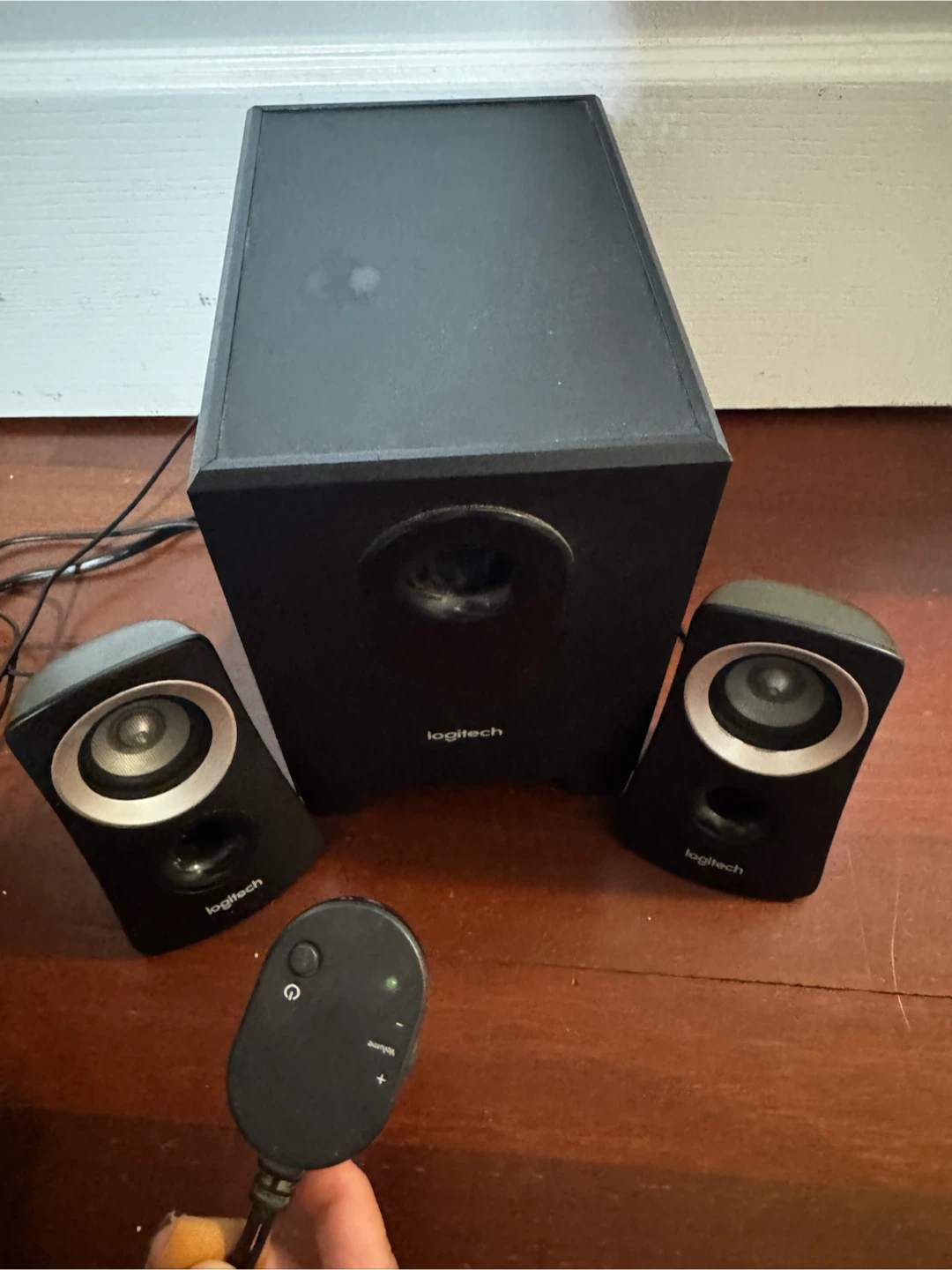 Logitech Z313 Speaker System with Wired Remote - photo 2