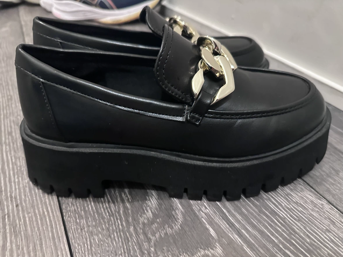 Stradivarius Black Loafers with Chunky Gold Chain size 37 ( - photo 2