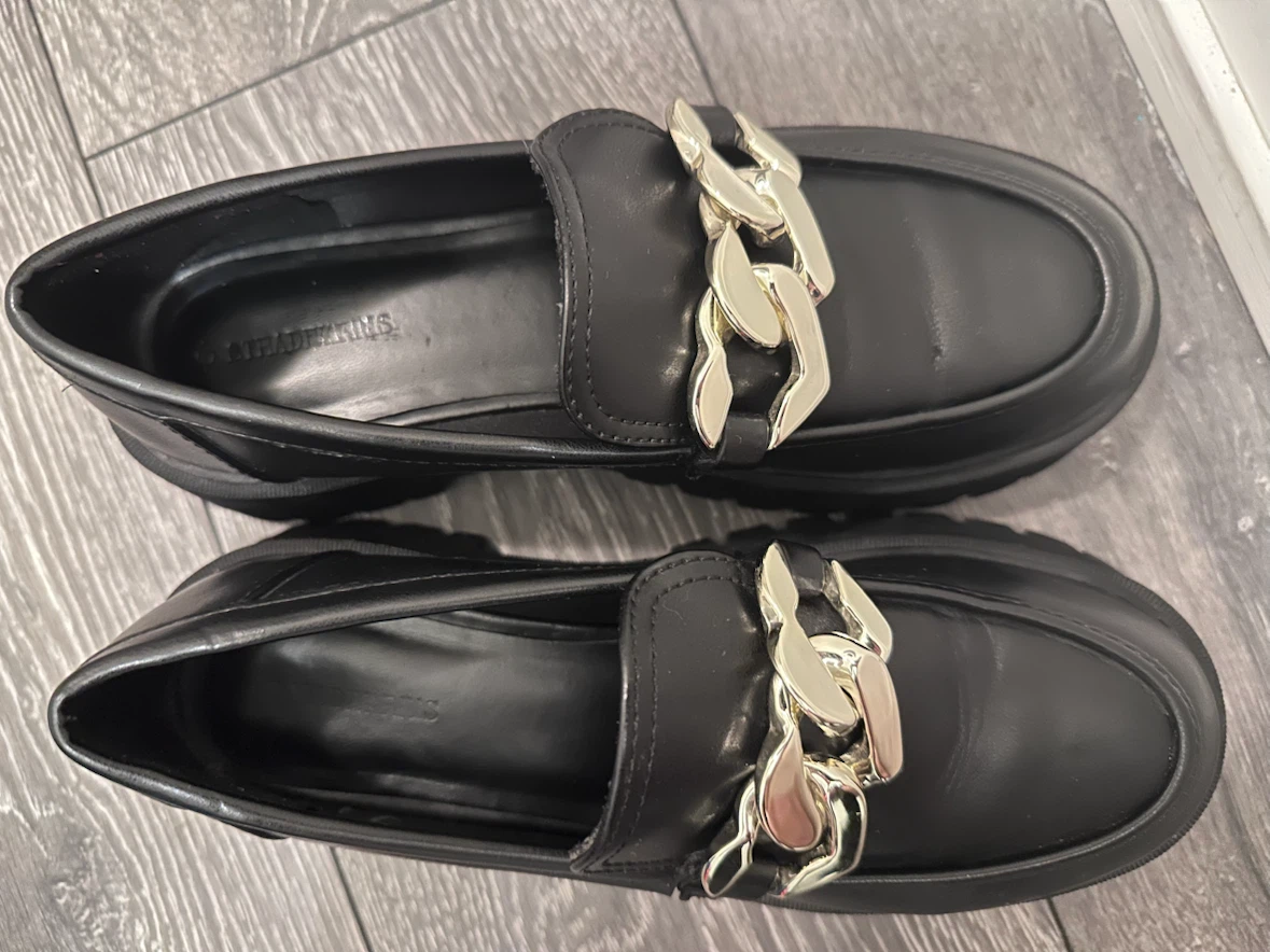 Stradivarius Black Loafers with Chunky Gold Chain size 37 ( - photo 3