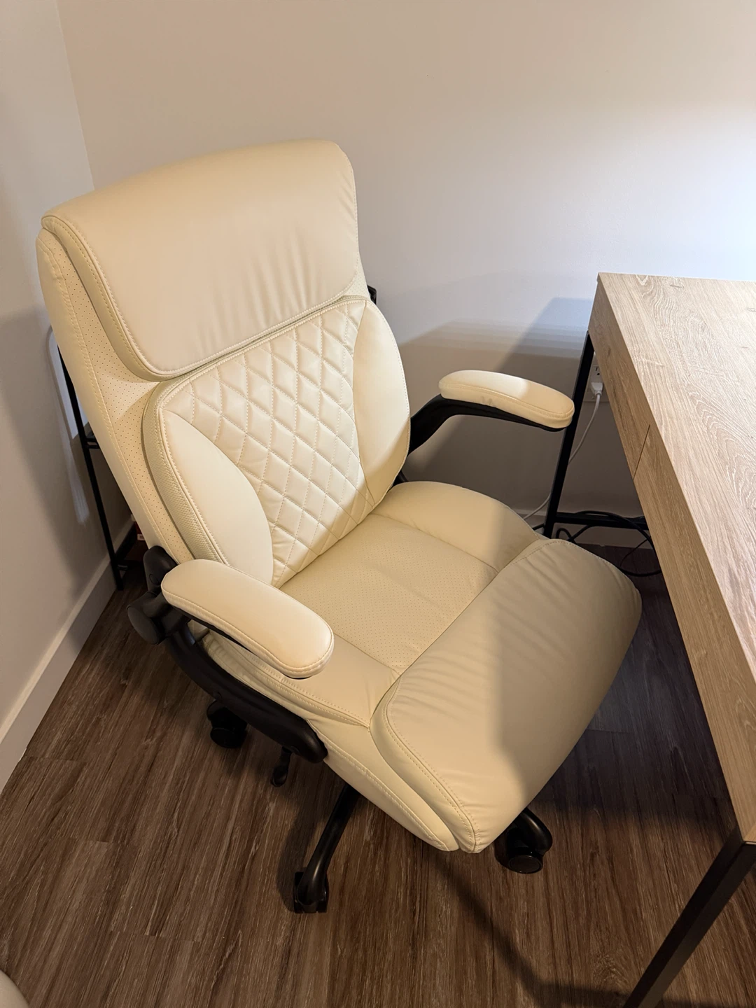 High-quality faux PU Leather Office Chair (Cream)