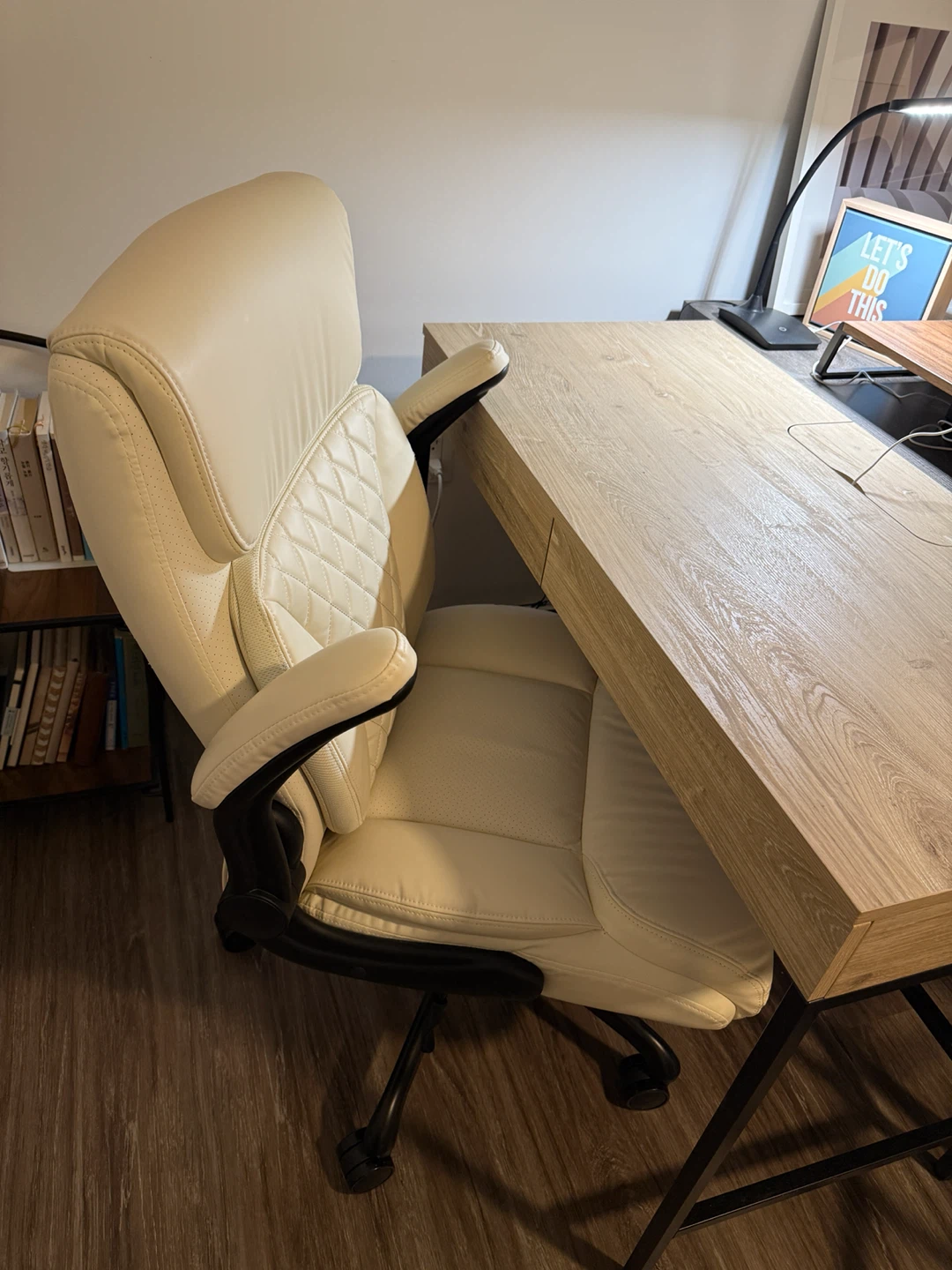 High-quality faux PU Leather Office Chair (Cream) - photo 2