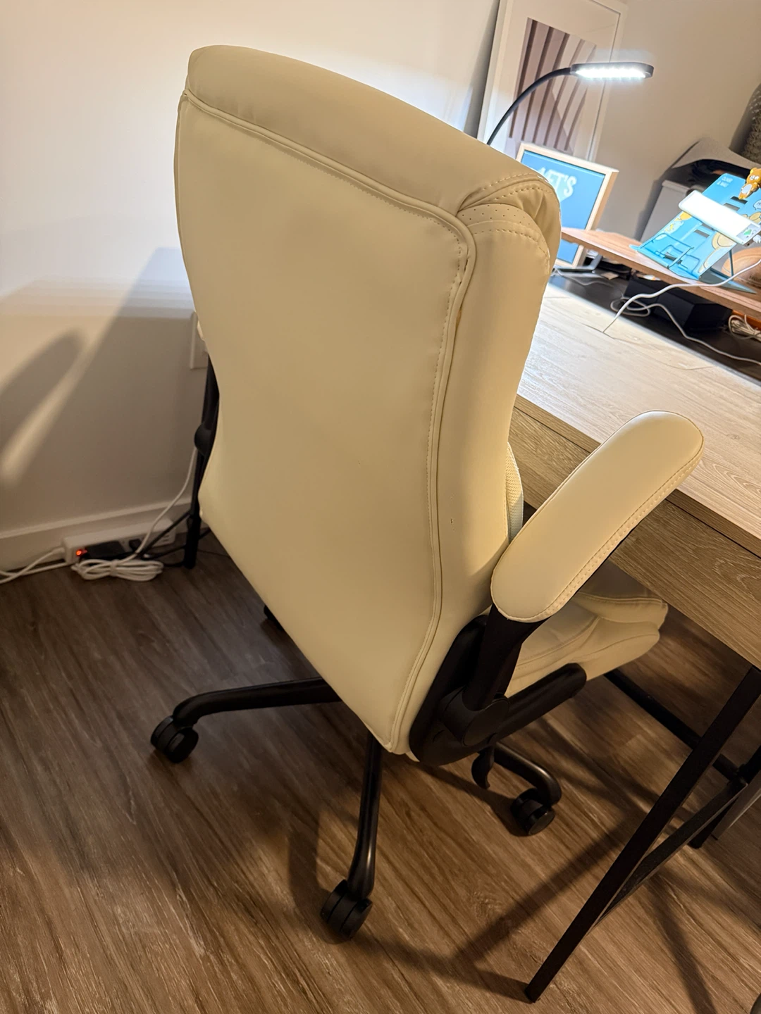 High-quality faux PU Leather Office Chair (Cream) - photo 3
