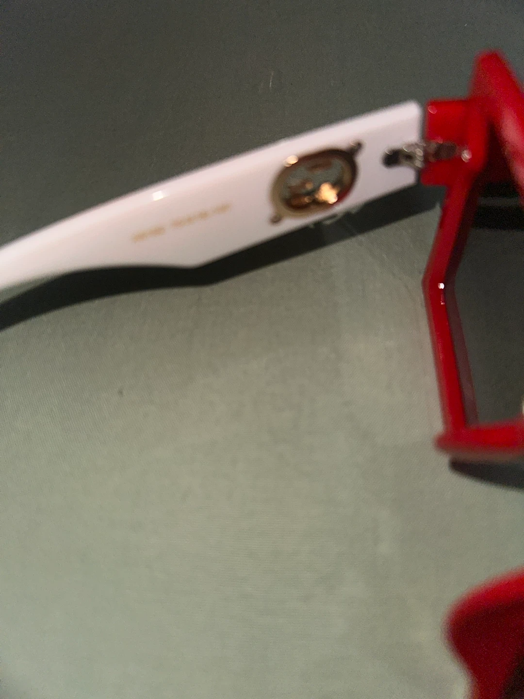 Red Sunglasses - photo 4