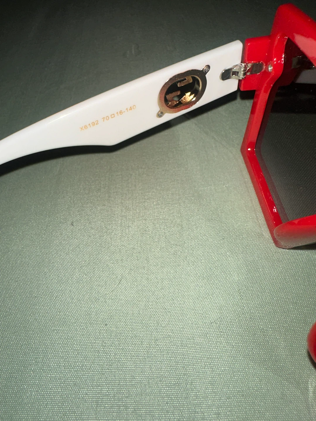 Red Sunglasses - photo 5