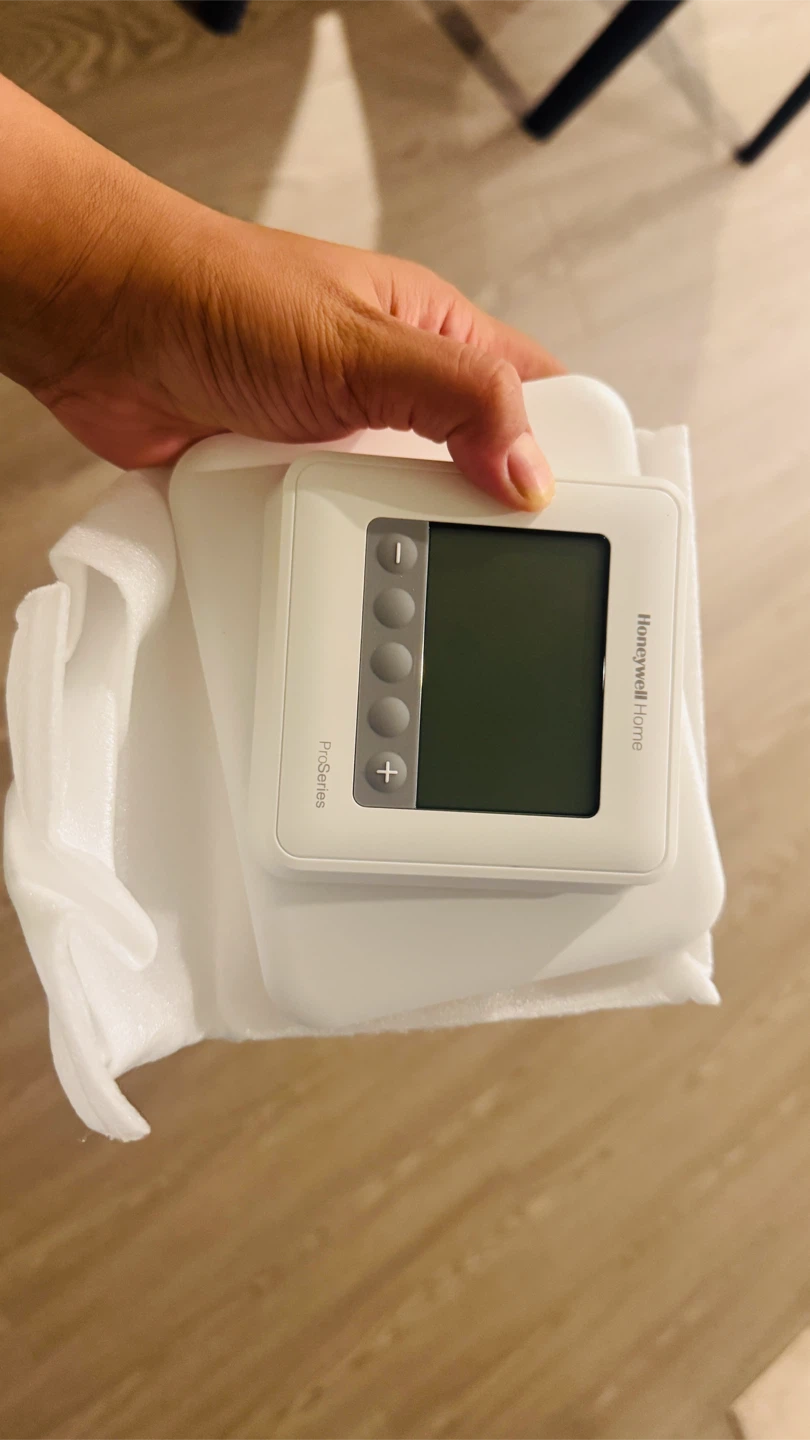 Brand new Honeywell Home ProSeries Thermostat - photo 2