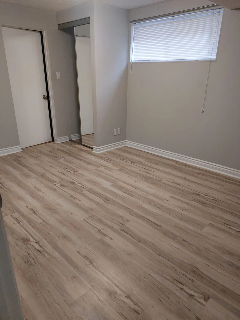 Spacious 2 bed 1.5 bath basement apartment - photo 5