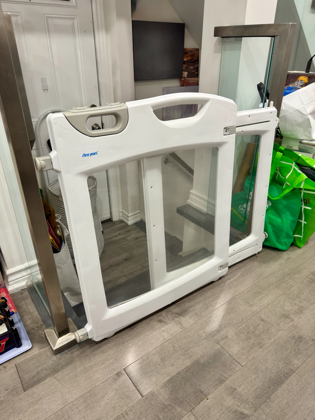 Adjustable baby pet gate