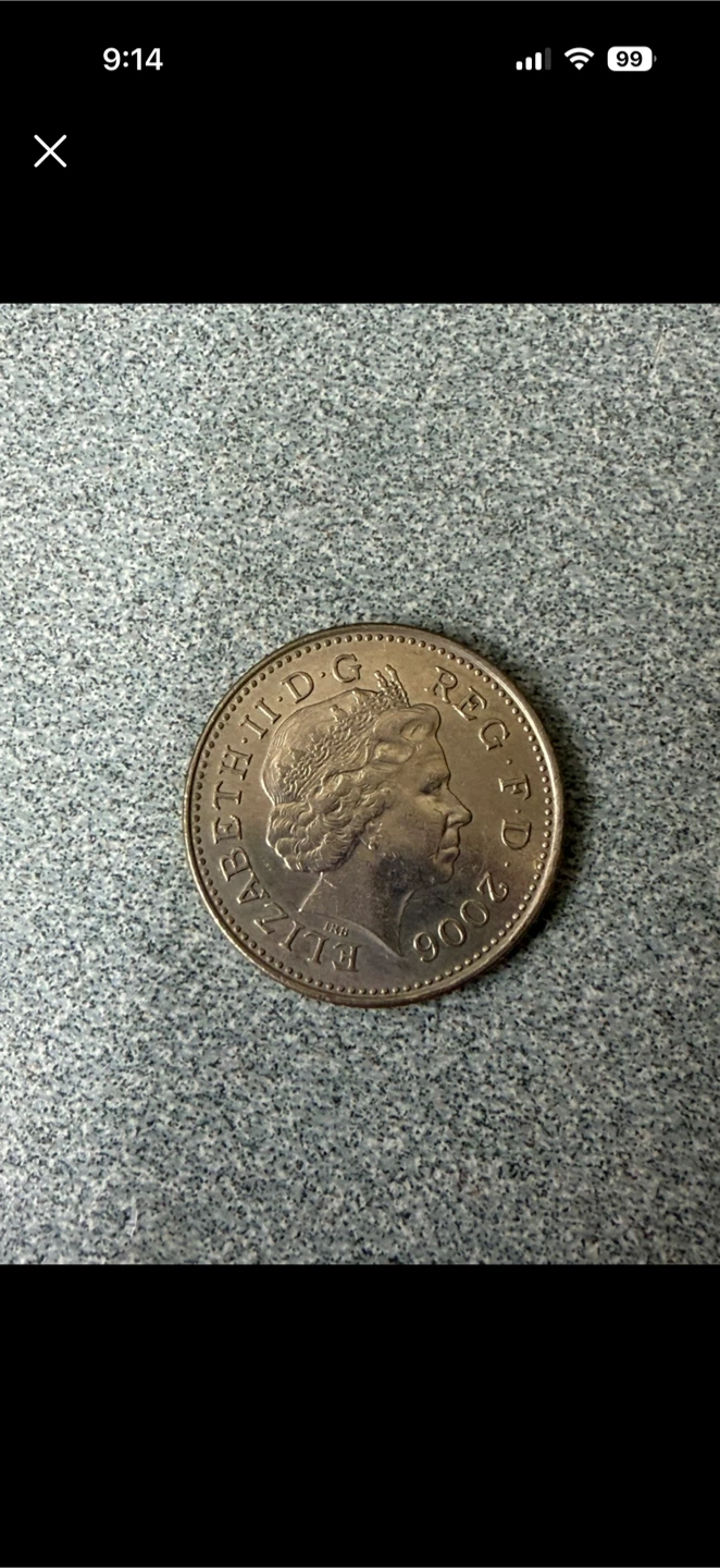Alaska State Quarter and UK 10 Pence Coin - photo 3
