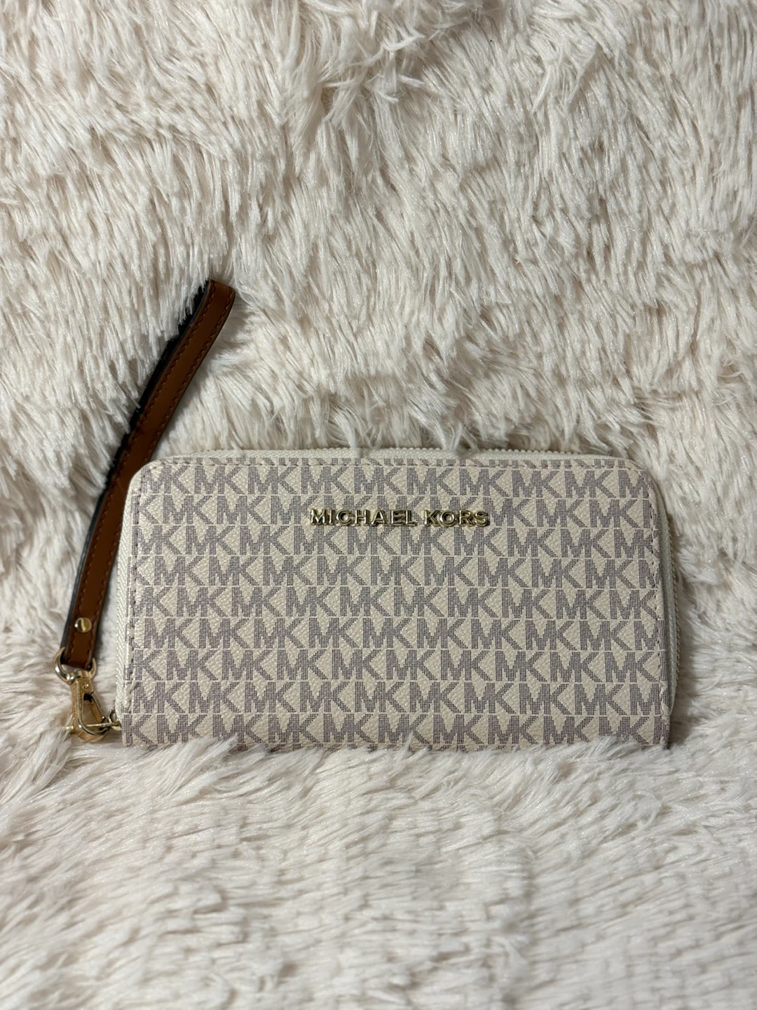 Michael Kors Monogram Wristlet Wallet ✨