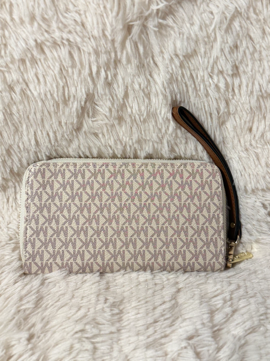 Michael Kors Monogram Wristlet Wallet ✨ - photo 2