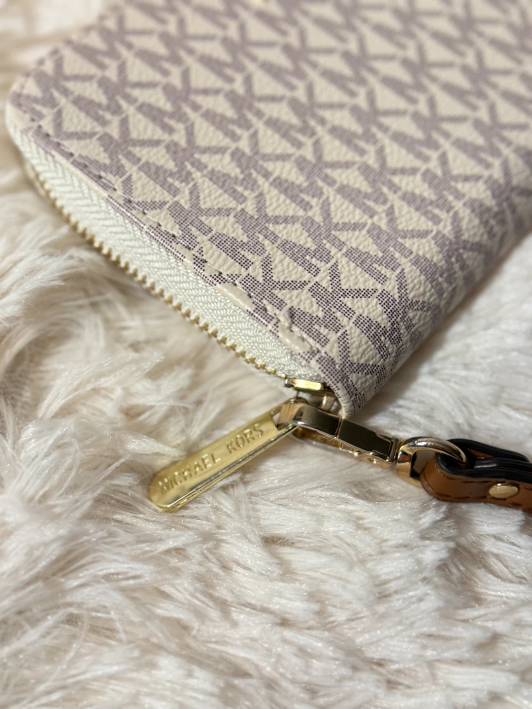 Michael Kors Monogram Wristlet Wallet ✨ - photo 3