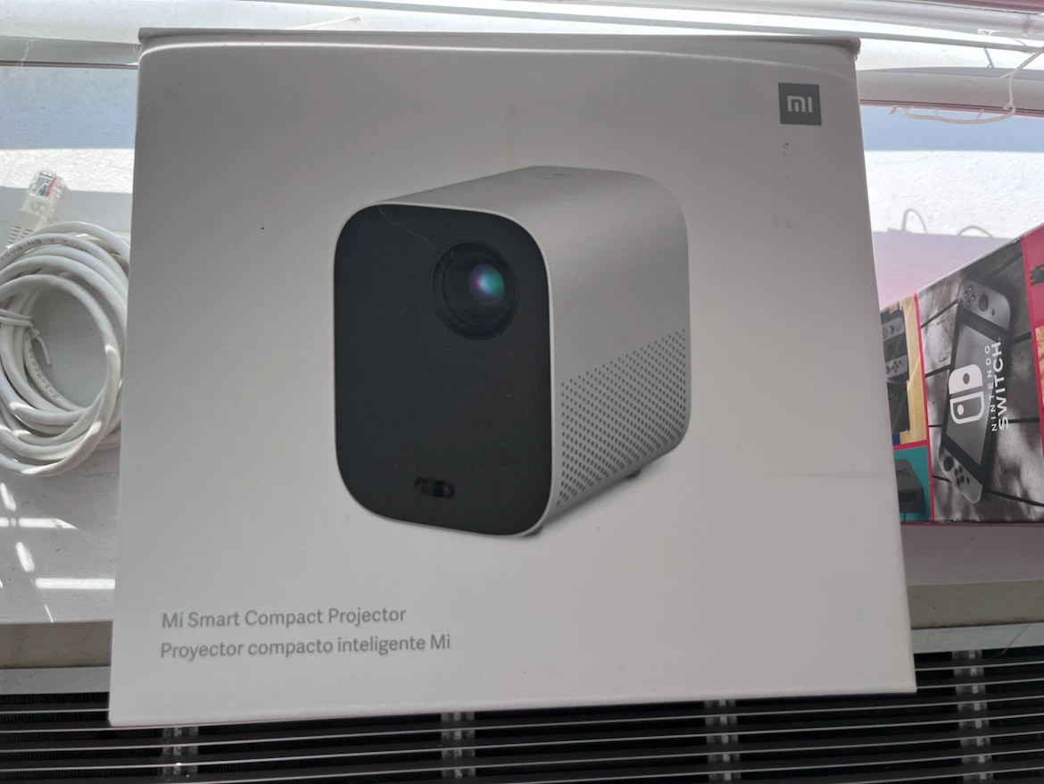 Xiaomi Mi Smart Compact Projector