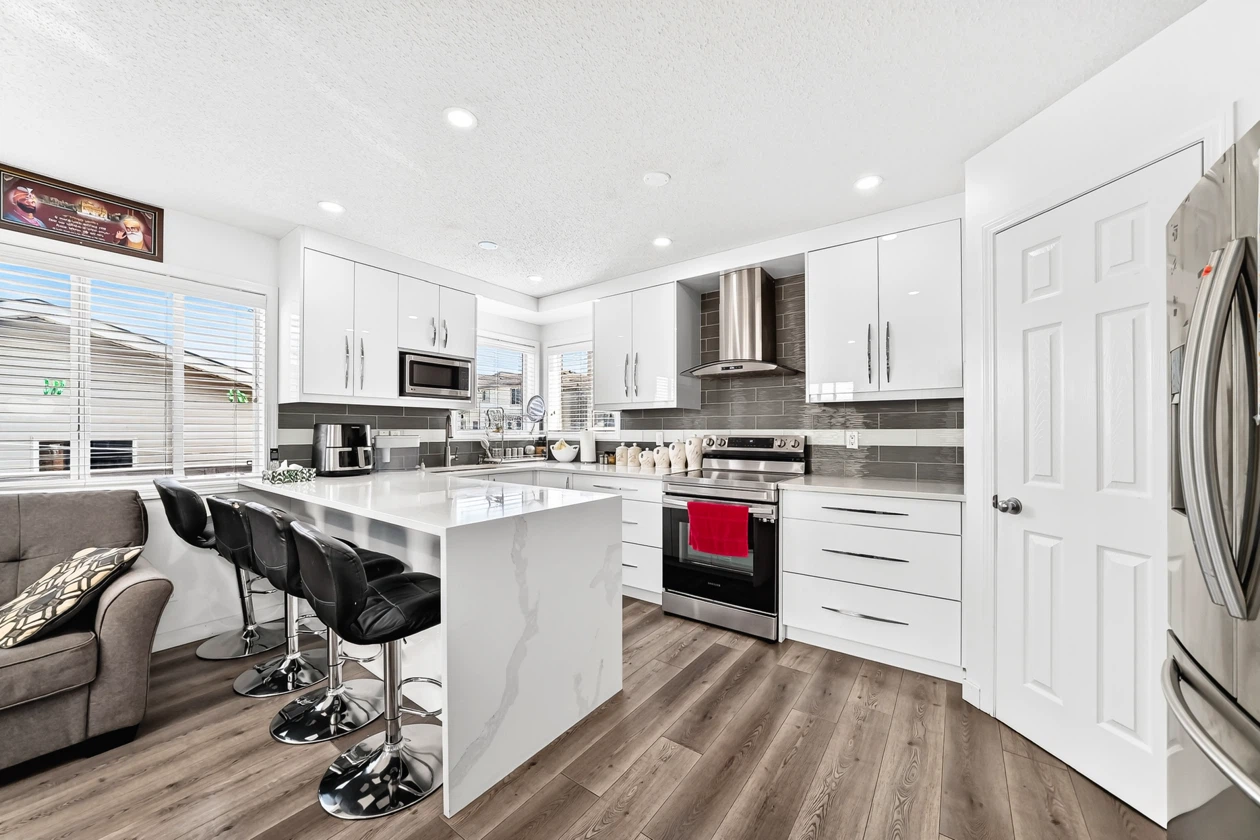 Calgary Home for Sale - 6 Bed, 3.5 Bath - photo 4