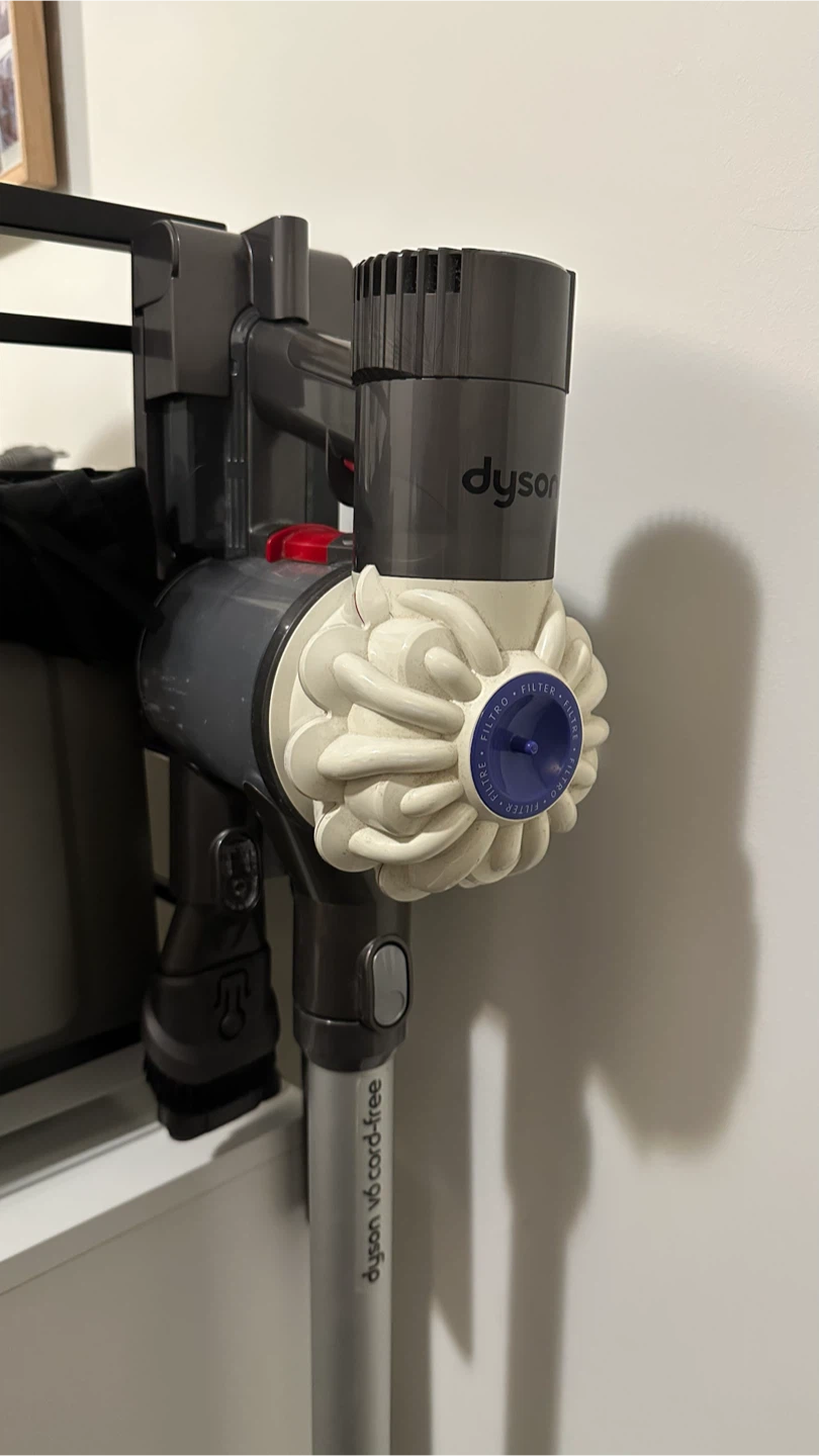 Dyson v6 vacuum. New battery. 4 filters