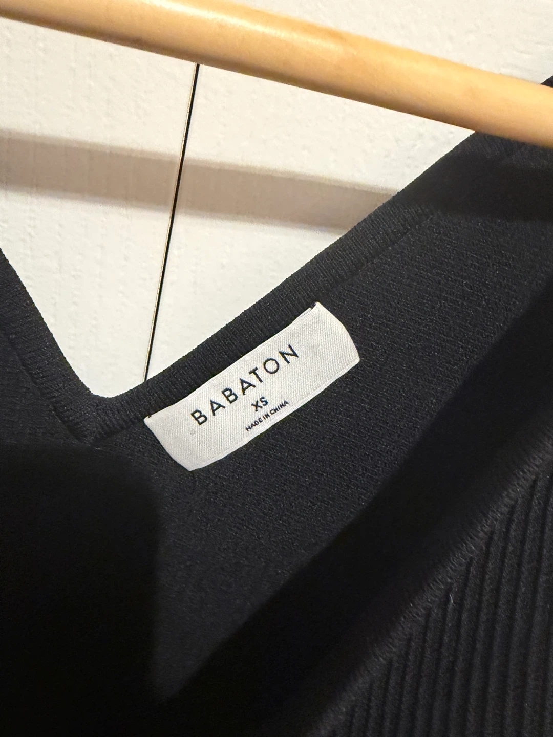 Babaton Black V-Neck Tank Top - XS - photo 2