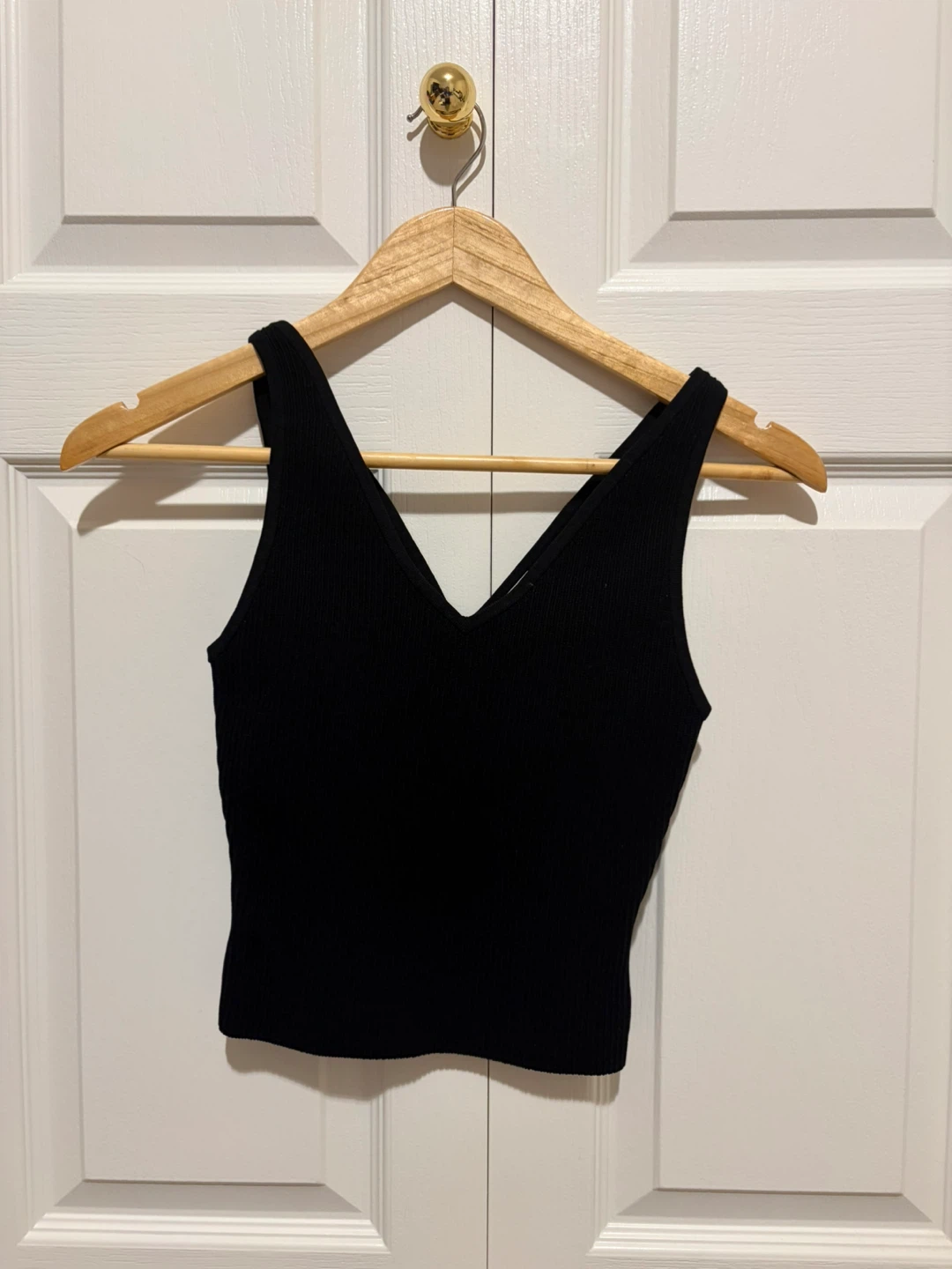 Babaton Black V-Neck Tank Top - XS