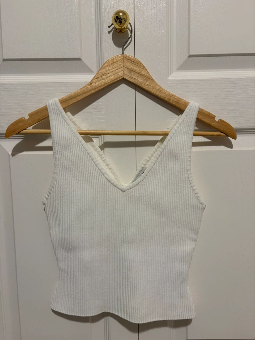 Babaton sculpt knit white Ribbed V-Neck Tank Top Size S