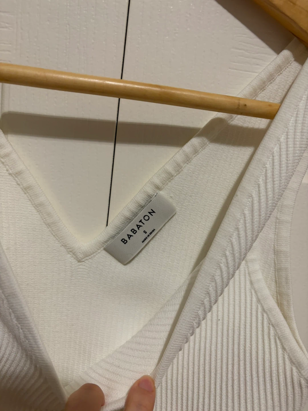 Babaton sculpt knit white Ribbed V-Neck Tank Top Size S - photo 2