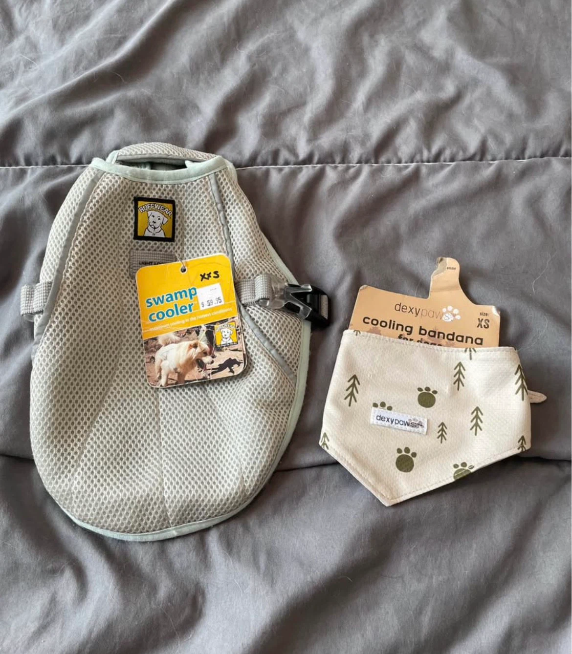 10” XS Brand New Dog Cooling Vest & Bandana