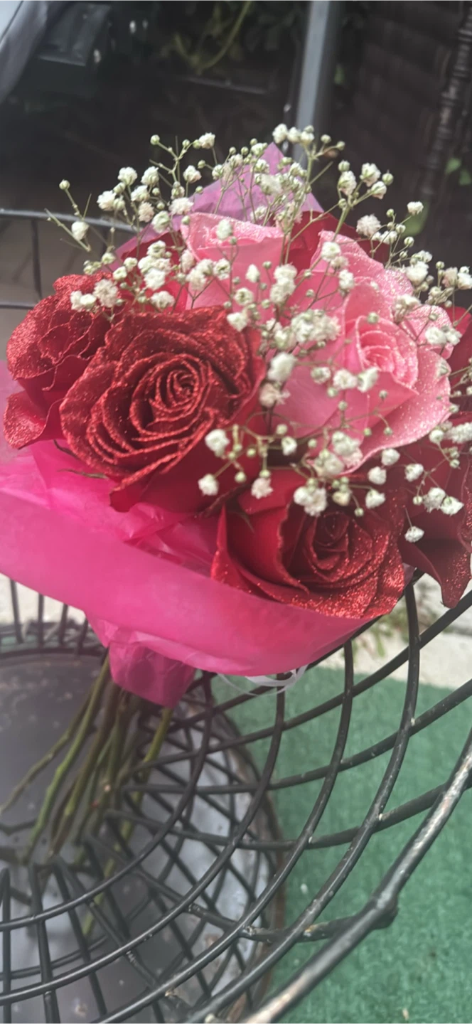 Sparkly Red and Pink Rose Bouquet with Baby's Breath - photo 3