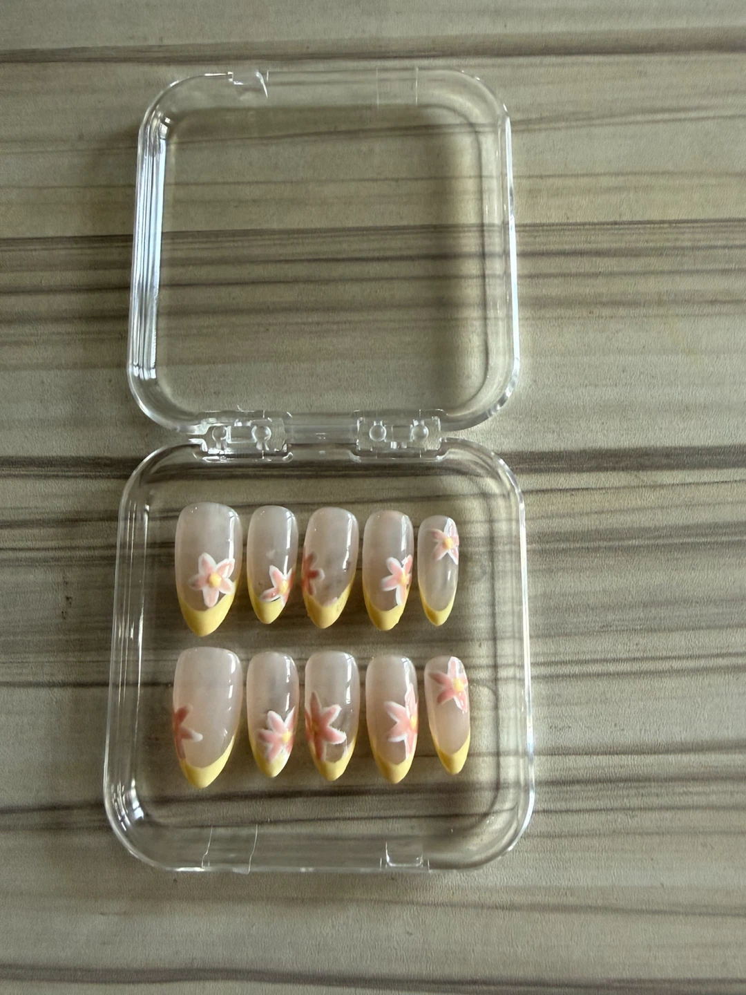 Handmade Press-on Nails with Floral Design - photo 2