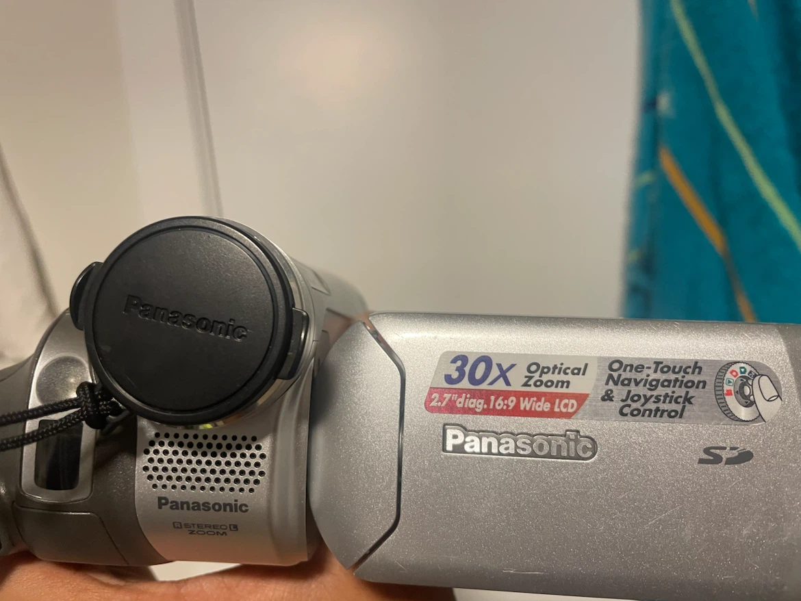 Panasonic 30x Optical Zoom Camcorder - photo 4