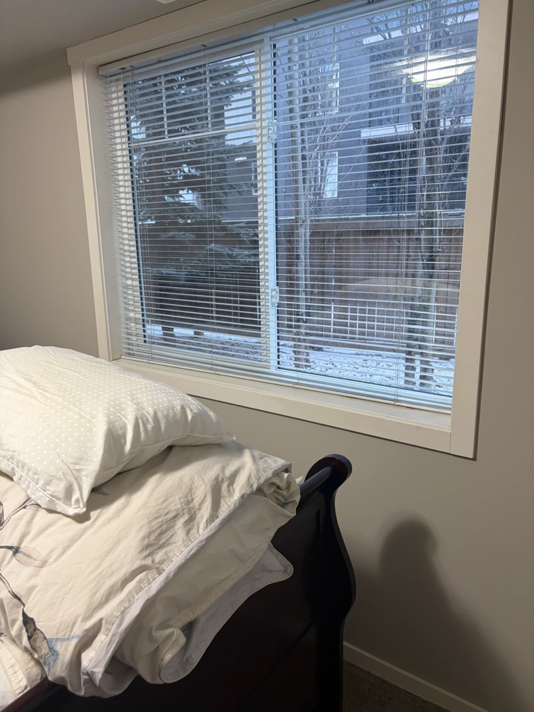 FURNISHED MASTER BEDROOM WITH BATHROOM - photo 2