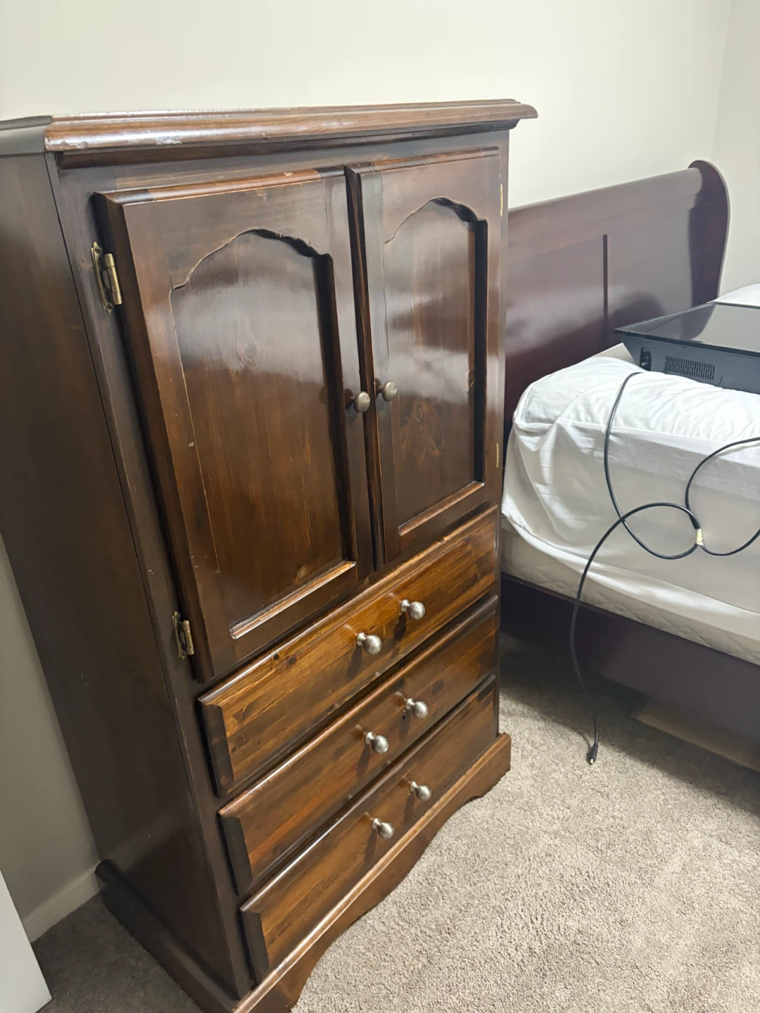 FURNISHED MASTER BEDROOM WITH BATHROOM - photo 3
