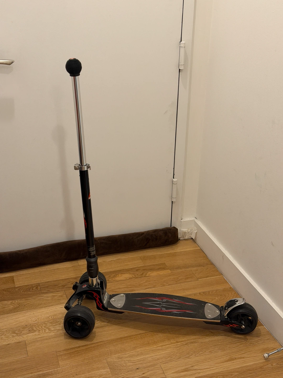 Micro Kickboard Monster Scooter