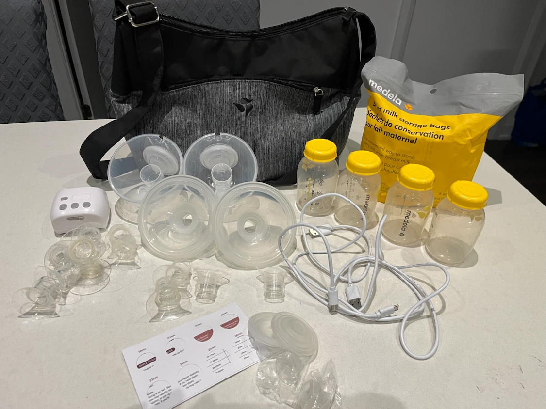 Medela Electric Breast Pump with Bottles and Storage Bags
