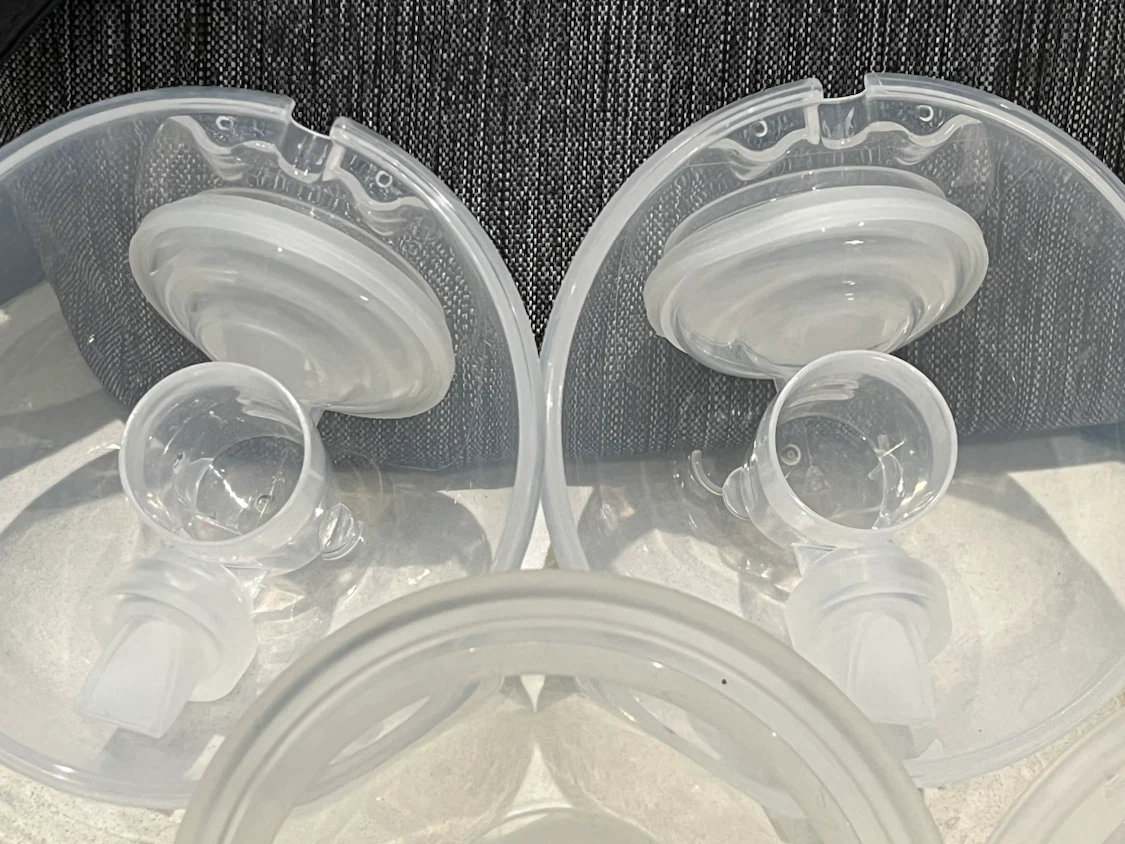 Medela Electric Breast Pump with Bottles and Storage Bags - photo 2