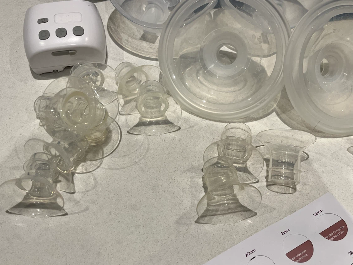 Medela Electric Breast Pump with Bottles and Storage Bags - photo 3